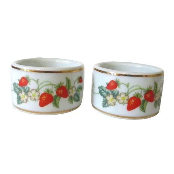 2 Vintage Strawberry Avon Napkin Rings Holders 1980s Dining - Picture 1 of 7